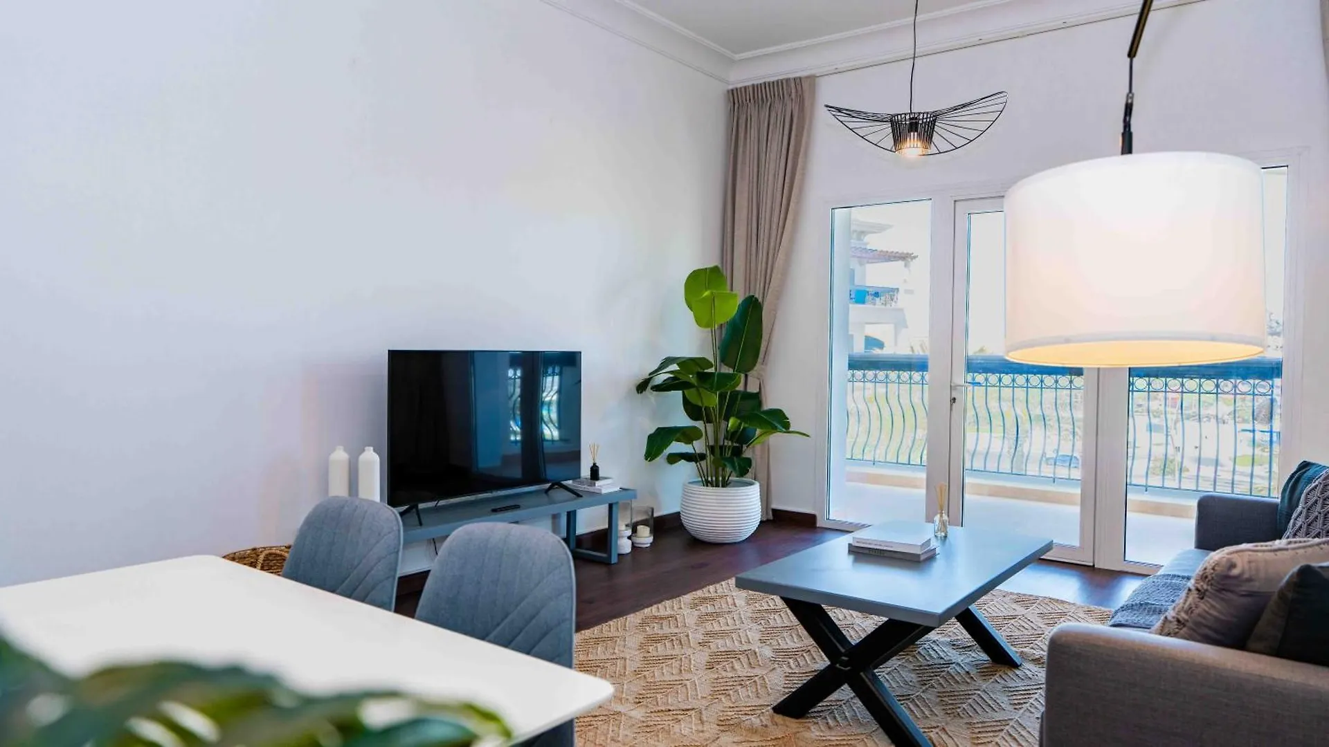 Two Bed In Ansam Hosted By Voyage Lägenhet Abu Dhabi