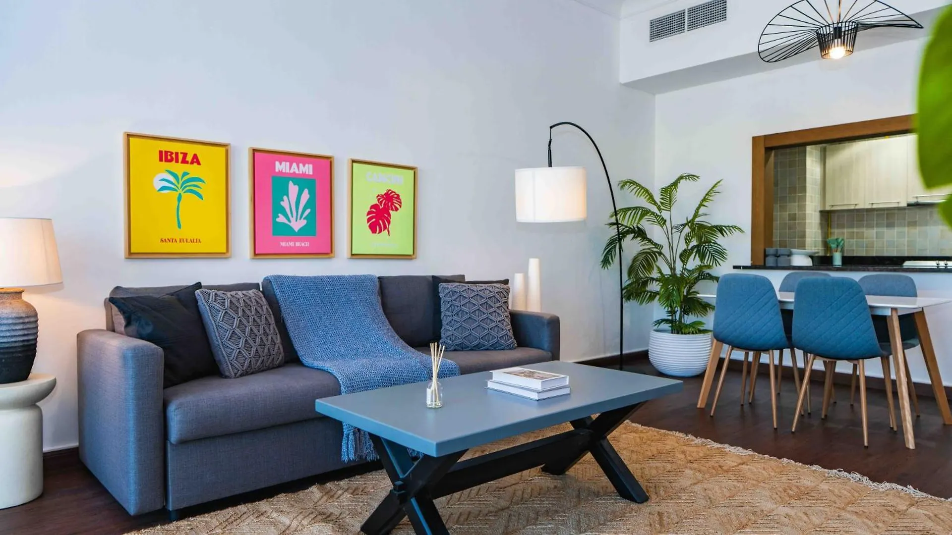 Two Bed In Ansam Hosted By Voyage Lägenhet Abu Dhabi