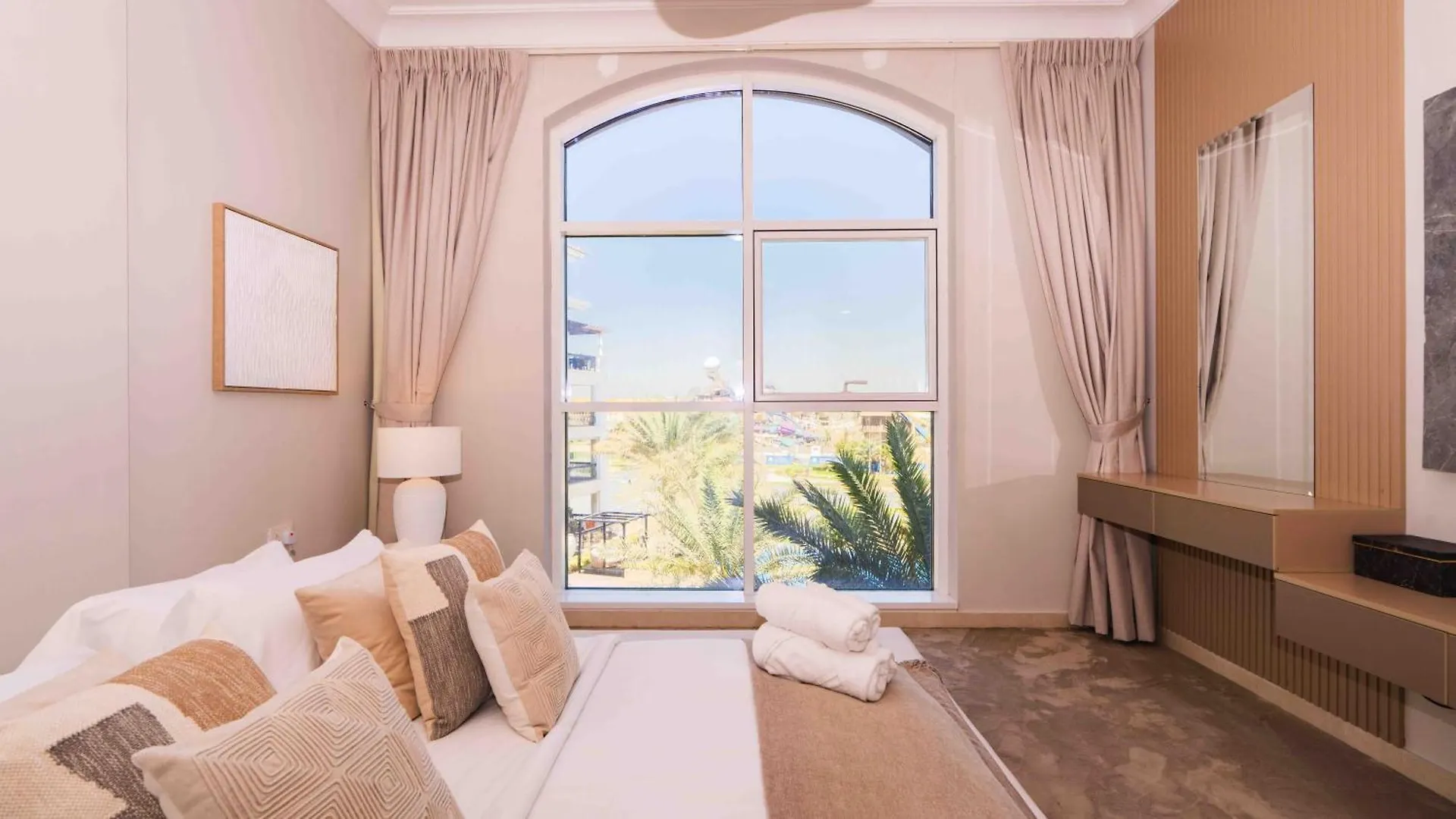 Two Bed In Ansam Hosted By Voyage Lägenhet Abu Dhabi Förenade Arabemiraten