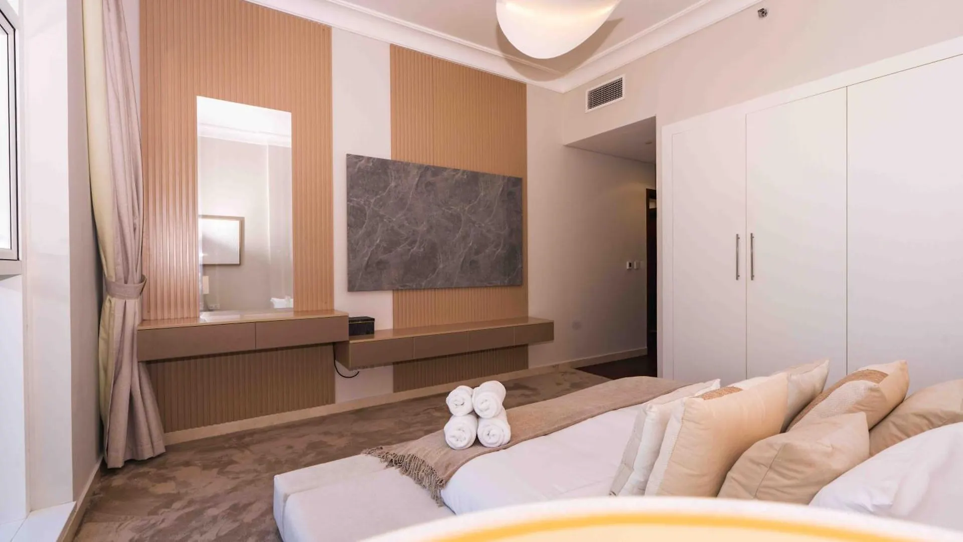 Two Bed In Ansam Hosted By Voyage Lägenhet Abu Dhabi 0*,