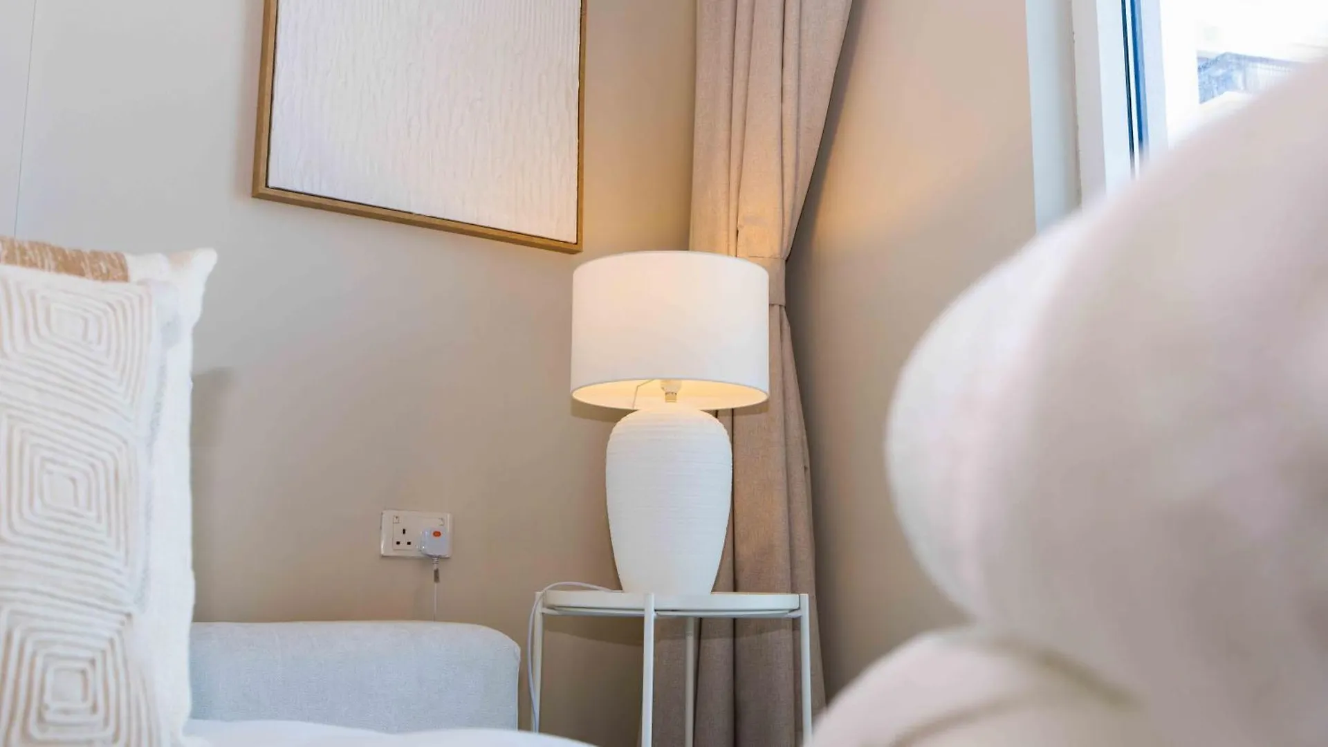 Two Bed In Ansam Hosted By Voyage Lägenhet Abu Dhabi